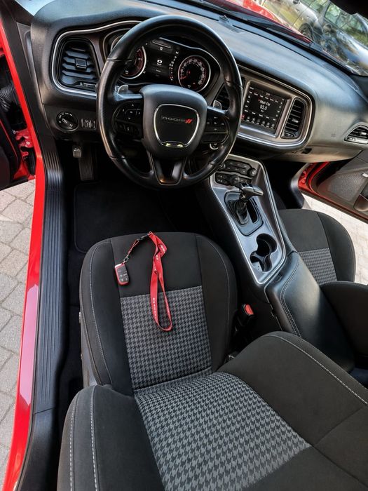 DODGE CHALLENGER  3,6 AWD  - pakiet DEMON- tylko 70 tyś km - 118000 PLN