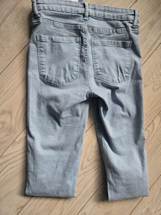 Nowe spodnie jeansowe