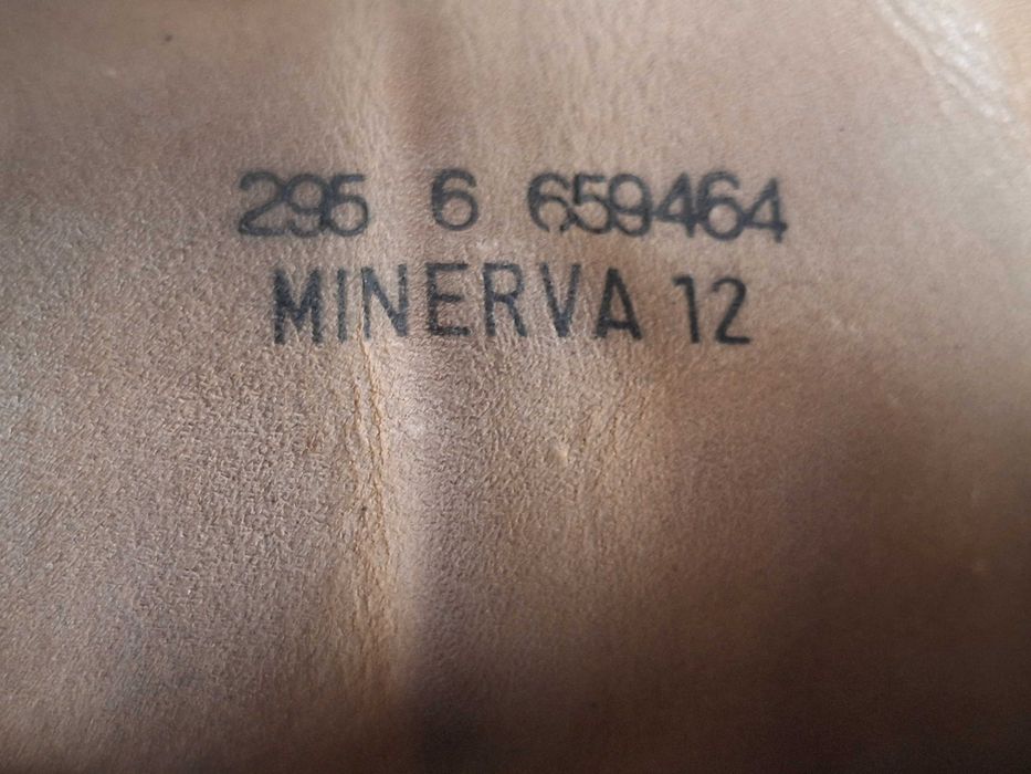 Берци Minerva розмір 44.