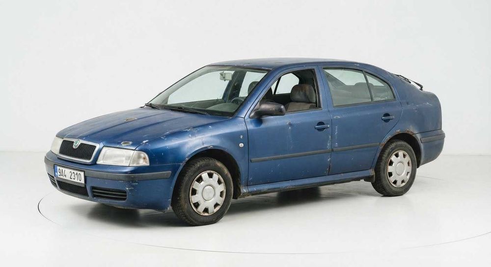 Skoda Otávia 5 portas a gasolina ano  1998 para peças
