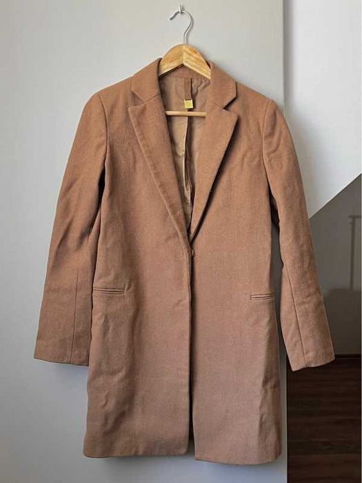 Beżowy płaszcz Mango 52% wełna 34 XS jesienny na jesień wełniany