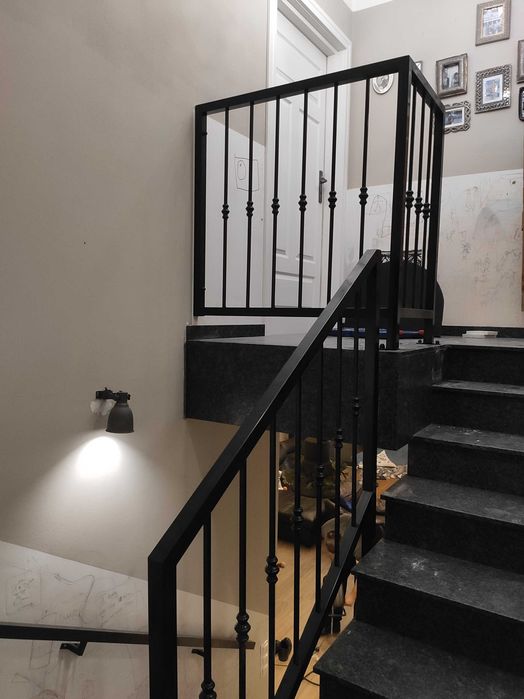 Balustrady wewnętrzne Zewnętrzne Drzwi loftowe