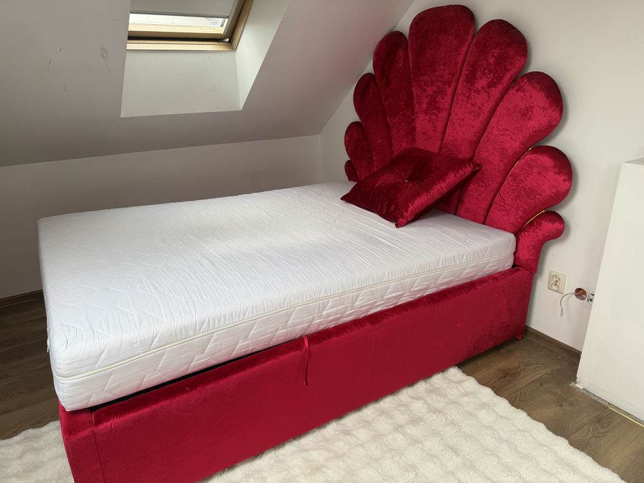 Piękne Łóżko z materacem 140 x 200