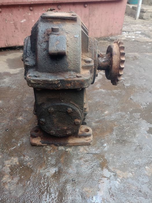 Продам редуктор 1-40 ще є кран 100