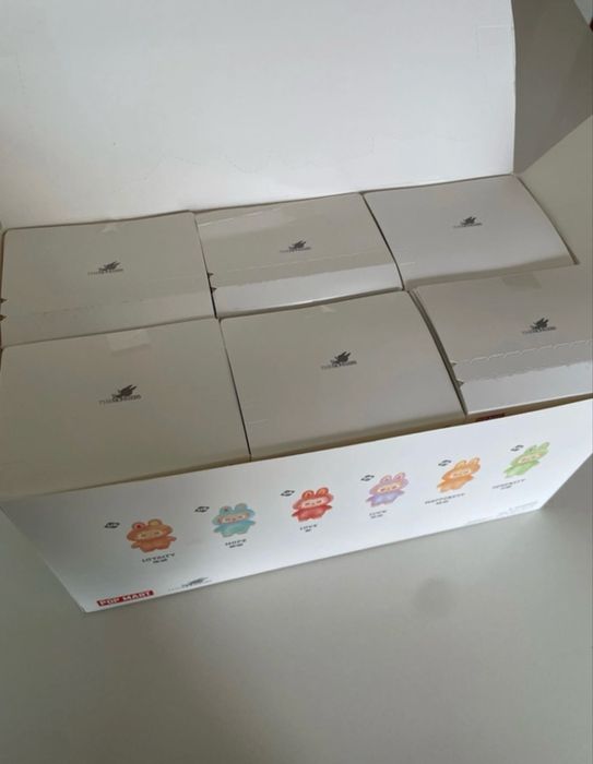 Pack 6 Labubus + Big Box