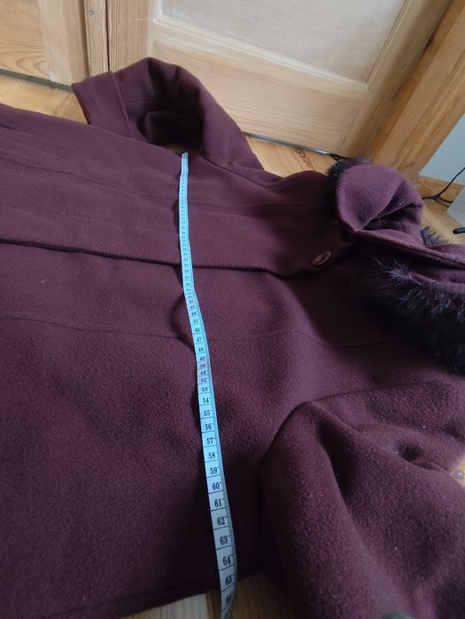 Płaszczyk  zimowy z guzikami i kapturem