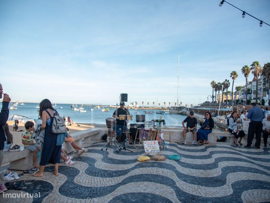 Apartamento T2 com terraço e estacionamento em Cascais