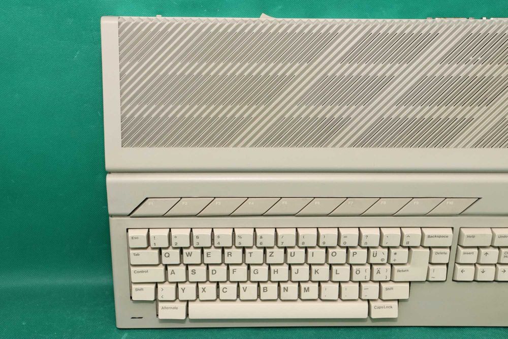 Zabytek sprzed lat komputer ATARI 1040ST