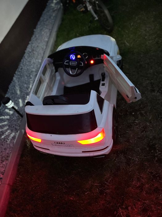 Auto elektryczne dla dzieci Audi do prowadzenia, sterowanie