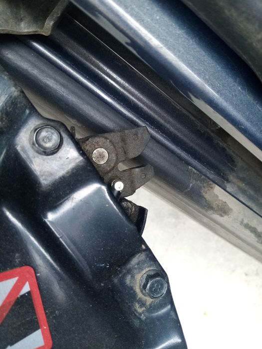 Fechadura / fecho porta trás esquerdo MAZDA 5 (CR19)