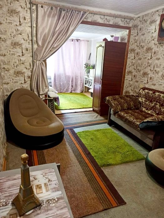 По суточно сдается квартира,Корабельный  район,отдельный вход.