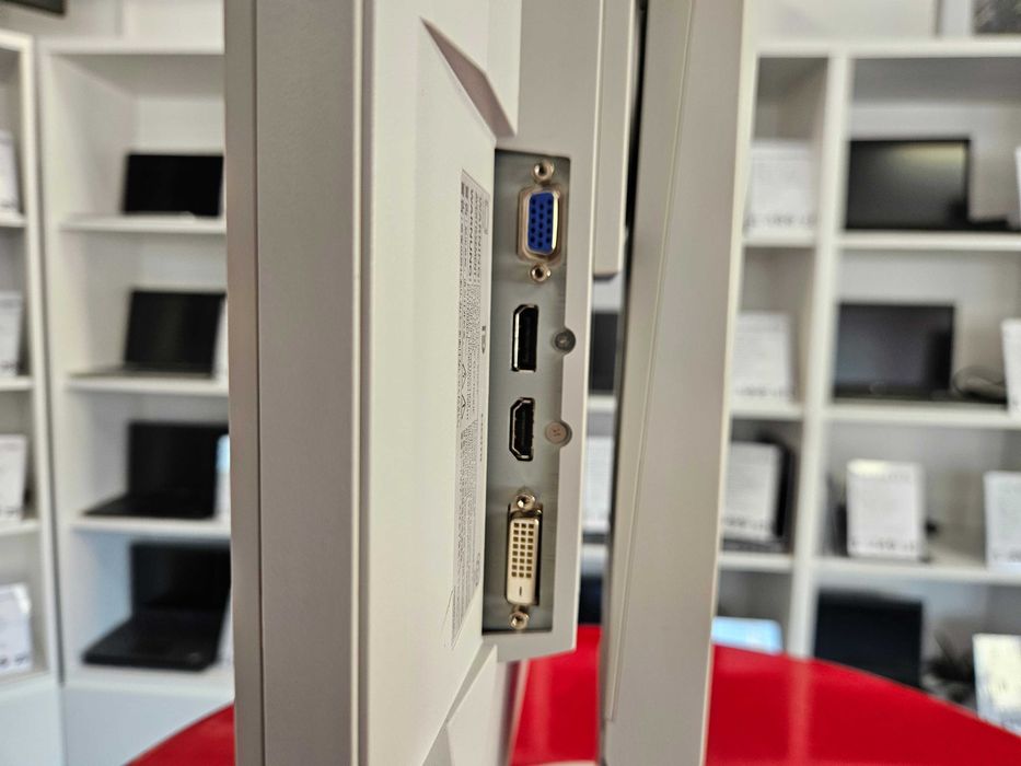 Monitor Bezramkowy Eizo 24" EV2450 Pełna Regulacja Klasa A Faktura