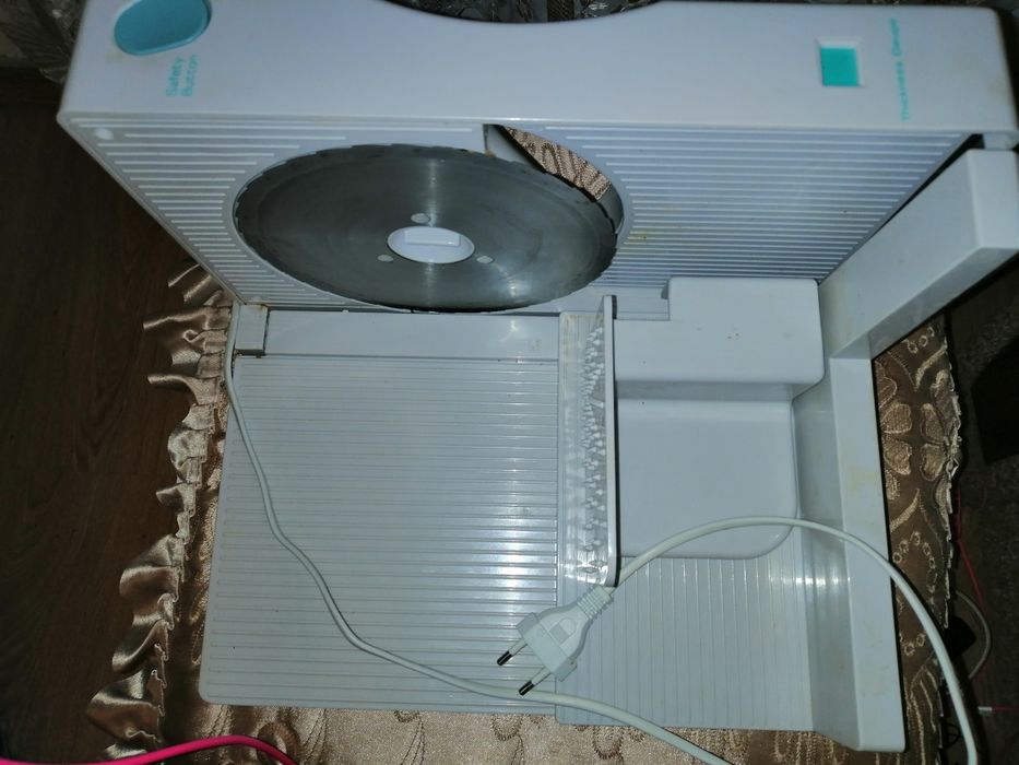 Ломтерезка электрическая