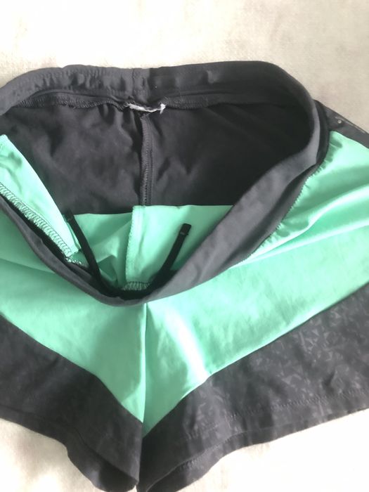 Szaro-zielone spodenki szorty sportowe kalenji