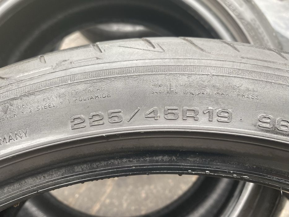 Opona letnia 225 /45 R19