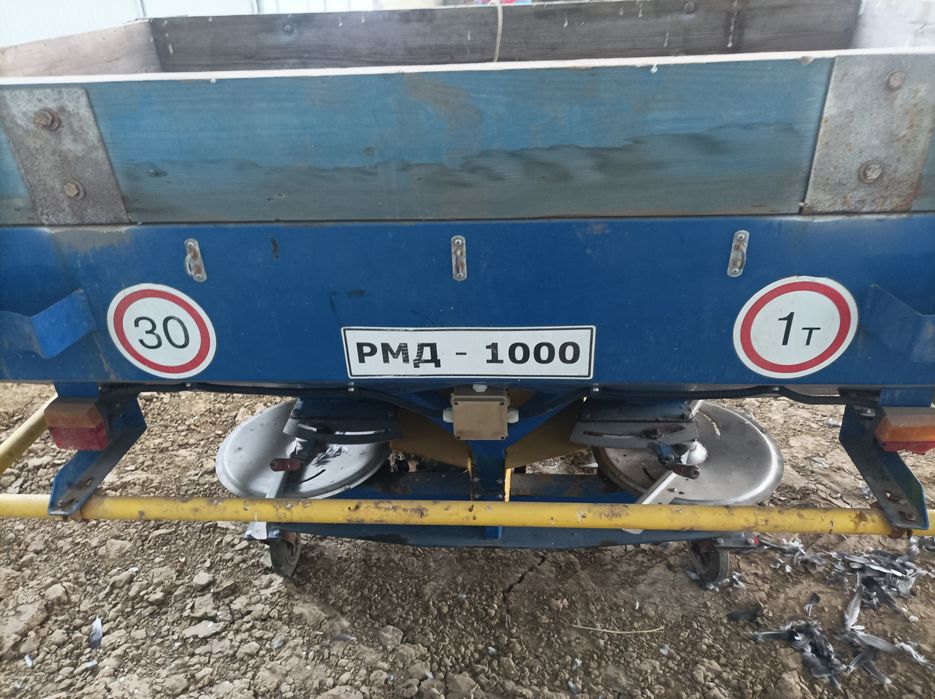 Розкидач мінеральних добрив РМД 1000
