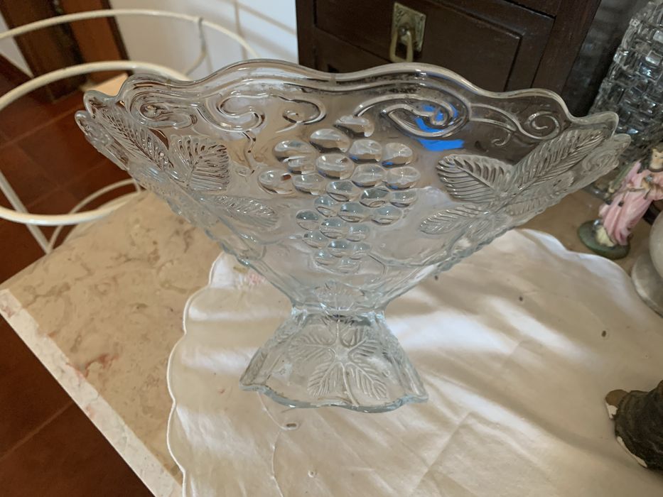 Fruteira de vidro traballhada