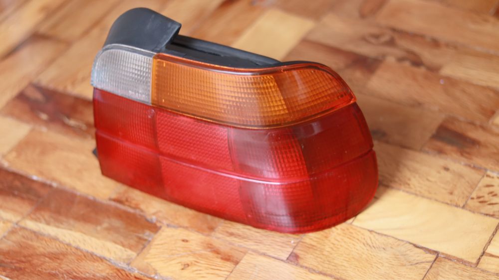 Farolim Traseiro Direito BMW 3 Compact E36 – Original