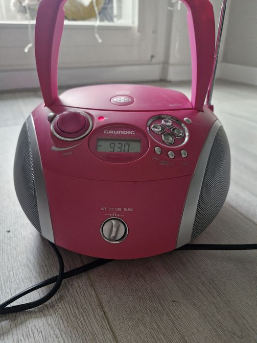 Radioodtwarzacz  radio  Grundig  RCD 1445 różowy CD USB
