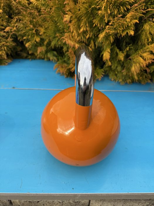 Гиря 28 кг стан відмінний , є пару сколів