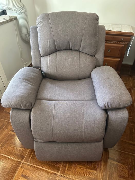 Poltrona - reclinação elétrica, massagem e termoterapia. Como NOVA