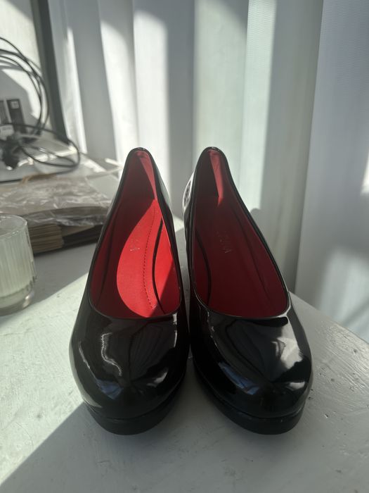 Туфлі жіночі лаковані в гарному стані