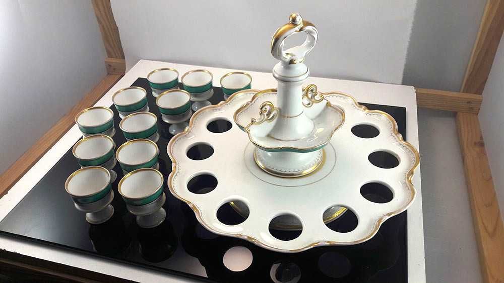 Менажница под рюмки старинная. Фарфор.