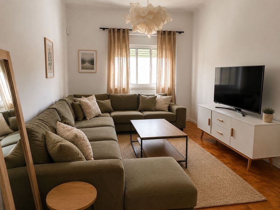 Apartamento T2 com Pátio Privativo de 65 m² e Anexo