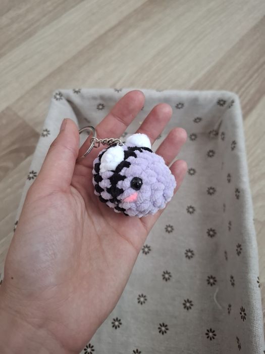 Brelok pszczółka na szydełku