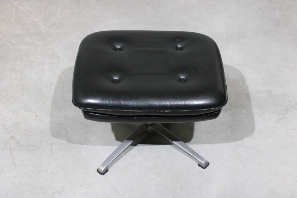 Poltrona + pousa pés em couro