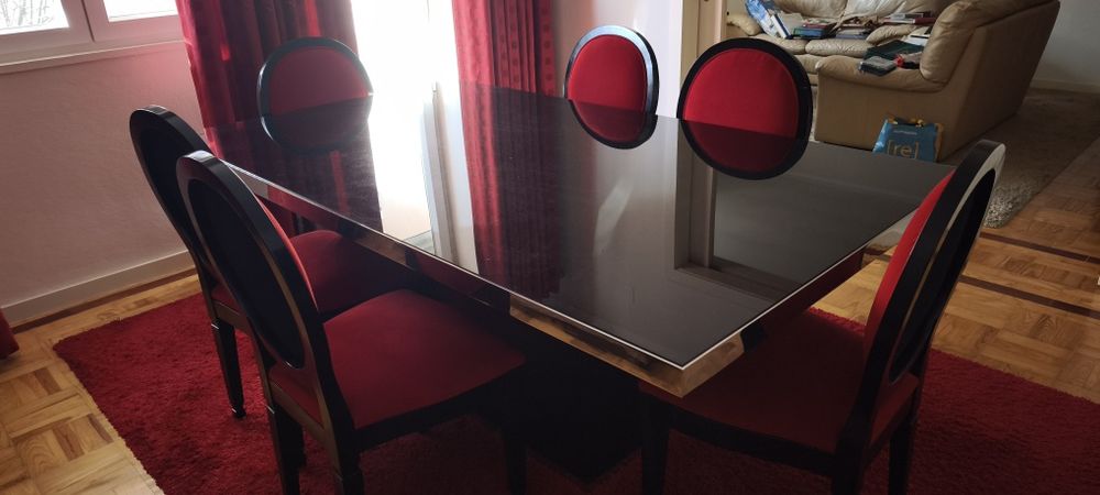 Mesa de sala com seis cadeiras como nova.