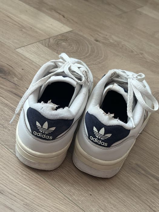 Adidas rivalry low white