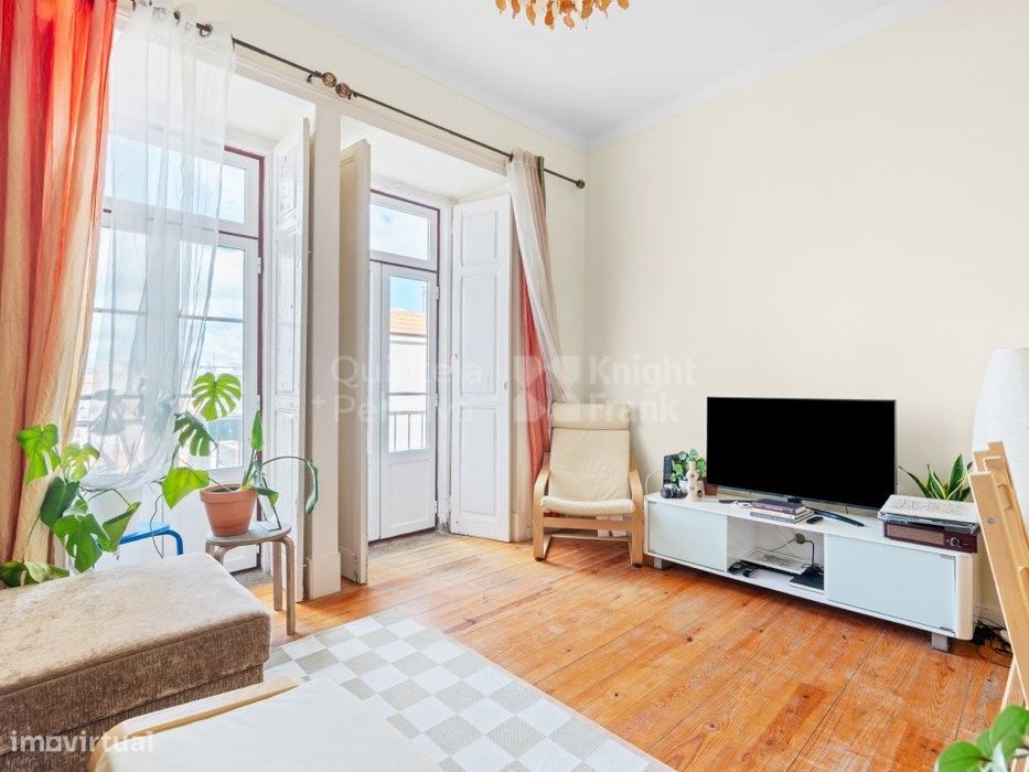 Apartamento T3 com vista sobre a cidade na Graça, Lisboa