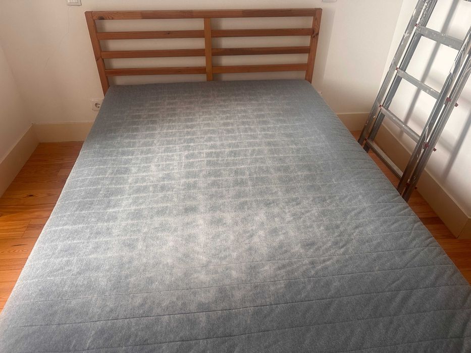 Vendo cama FJELLSE do IKEA, incluindo colchão VADSÖ e estrados de alta qualidade !
