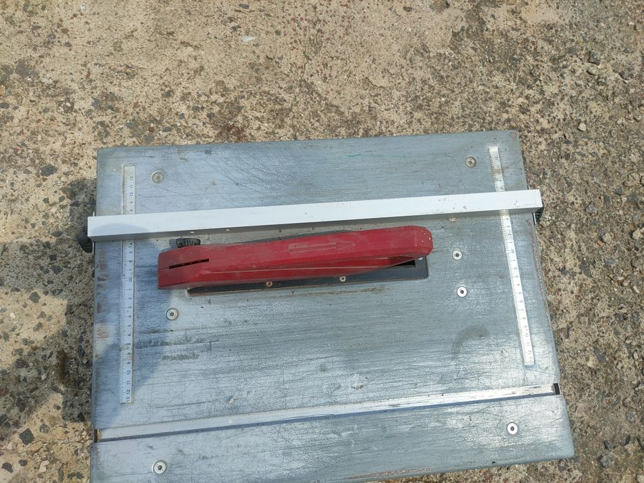Циркулярна настільна пила Einhell TC-TS 1200
