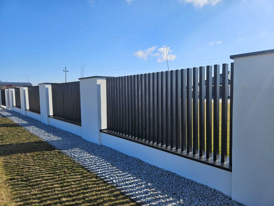 Nowoczesne ogrodzenia z aluminium profile pionowe, grzebieniowe.