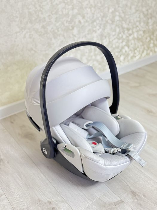 Cybex Cloud T Plus Off White