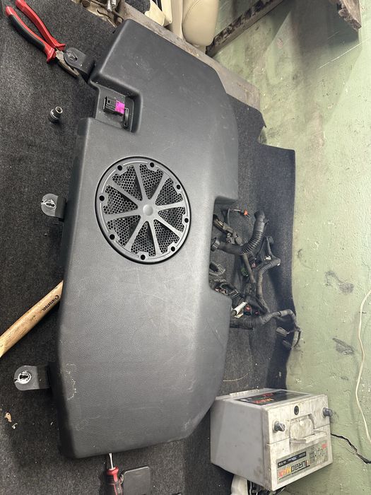 Продам сабвуфер Volkswagen Passat б7