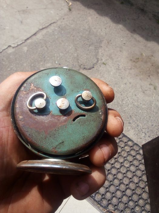 Будильник на запчастини або під відновлення