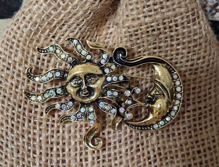 Broszka słońce i księżyc – styl vintage