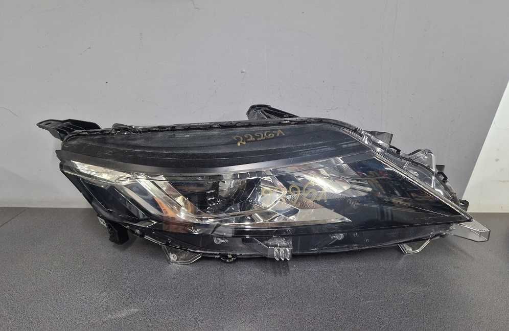 Mitsubishi L200 18r.- Lampa Przód Prawa