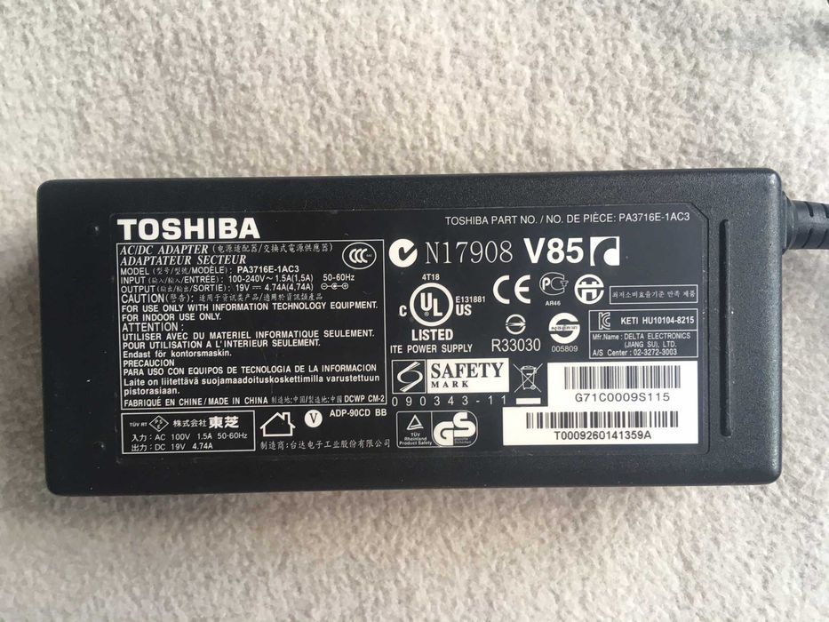 Zasilacz ładowarka TOSHIBA N17908 V85 Oryginał zadbany