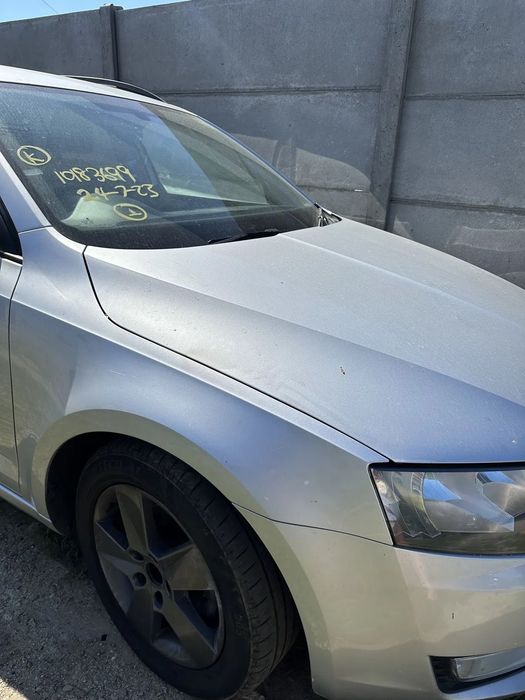 SKODA OCTAVIA III 2015 BŁOTNIK lewy/prawy LA7W