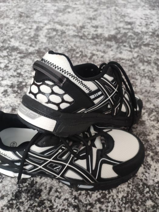 Кросівки під бренд asics