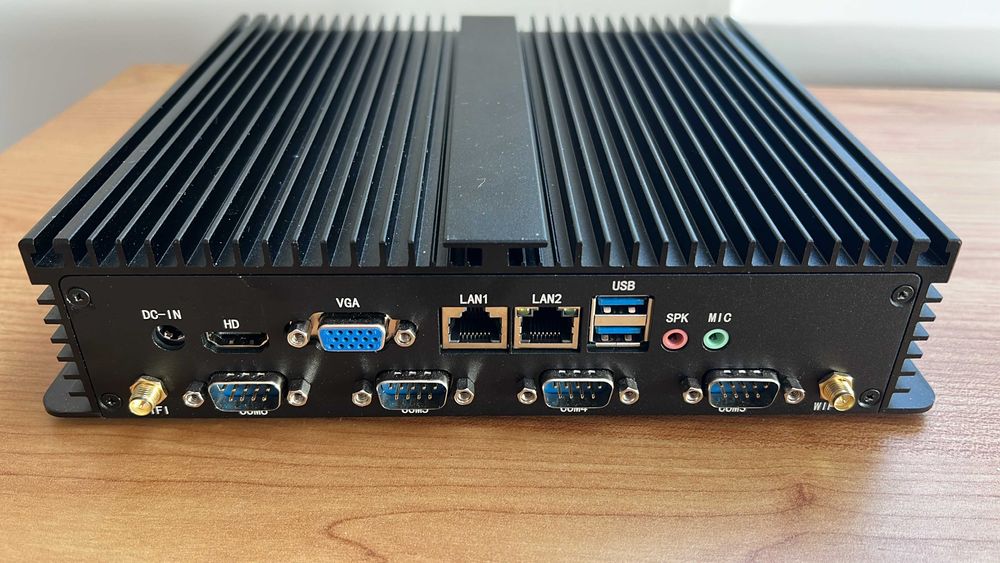 Komputer przemysłowy EF1-i5-8250U 8GB 256GB