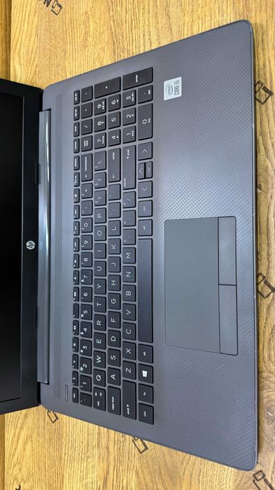 Ноутбук HP 250 G7  i5-1035G7/ 16GB / SSD 256GB / FHD TN