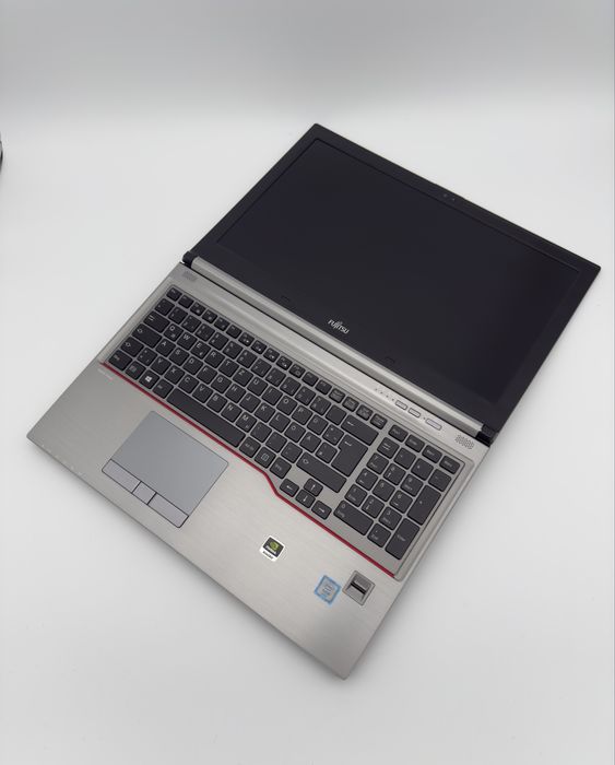 Fujitsu Celsius H770 | Xeon E3-1505M | 32GB| 512GB SSD| 1 ANO GARANTIA