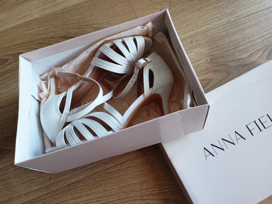 Buty ślubne nowe 37