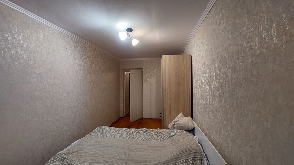 Продам 2-кімнатну квартиру. Вул.Стависька,33.