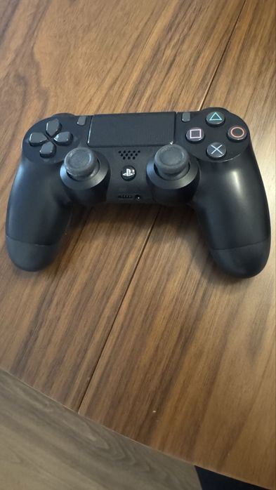 Ps4 slim 500g 2 comandos